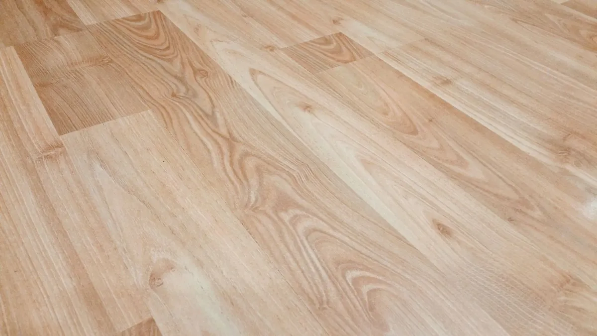 Jak przygotować podłoże pod panele winylowe, aby podłoga była trwała?